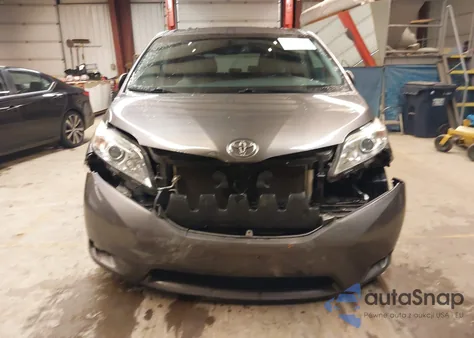 2015 Toyota Sienna Xle 7 Passenger z USA, uszkodzony, nr VIN 5TDDK3DC4FS123467